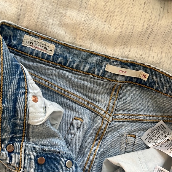 Levi WEDGIE STRAIGHT FIT WOMEN'S JEANS - Picture 5 of 6